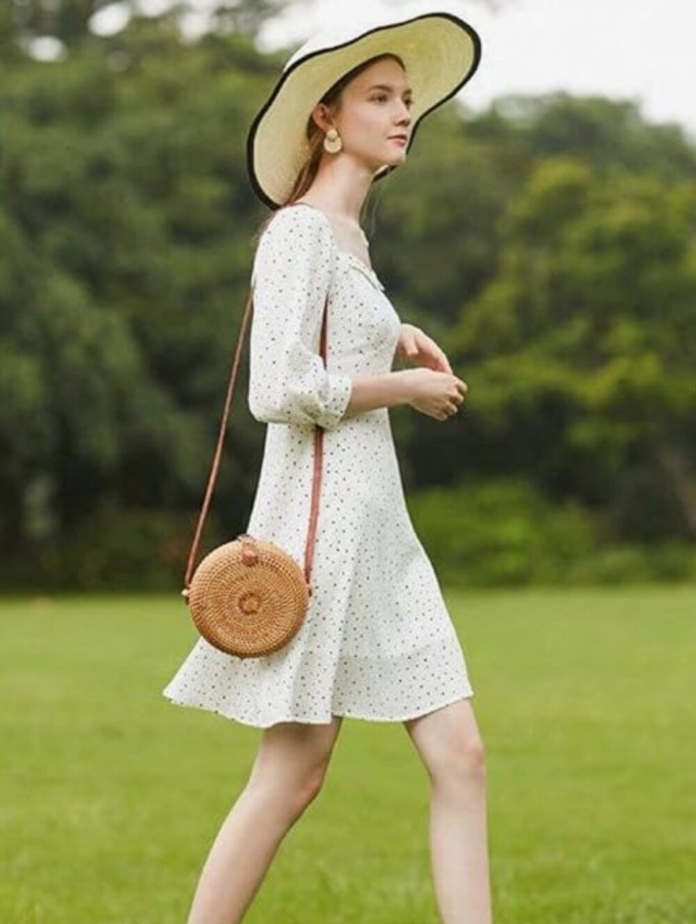 Round Rattan Straw Crossbody Bag in Natural Brown - Picture 3 of 6
